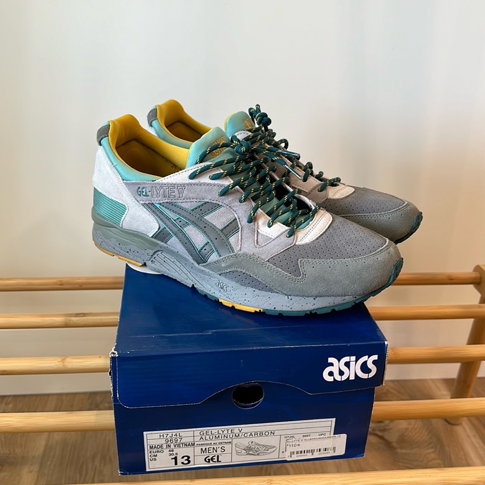 ASICS Gel-Lyte V (5) in Aluminum/Carbon color, US men’s size 13
